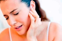 Nuốt nước bọt có tiếng lục bục