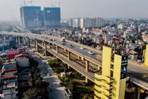 'Ổ gà, ổ voi' chi chít trên cầu Thăng Long trước ngày đại tu