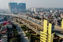 'Ổ gà, ổ voi' chi chít trên cầu Thăng Long trước ngày đại tu