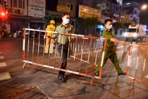 Tìm được 39 F1 của gia đình 4 người nghi mắc Covid-19 ở Hà Nội