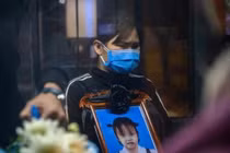 Lễ tang đau buồn của bé gái 3 tuổi bị đóng đinh vào đầu