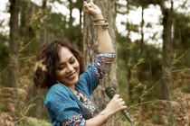 Ca sĩ Thái Thùy Linh: Hy sinh một chút để sớm đến ngày chiến thắng