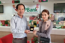 Anh Ngô Thanh Trúc trược trao giải thưởng của chương trình