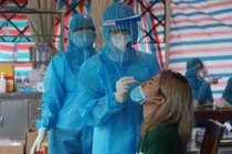 Người bán cà phê trước cổng Bệnh viện Nhi đồng 1 mắc COVID-19