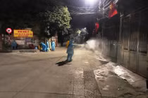 Cách ly nhà nhân viên sân bay nghi nhiễm nCoV