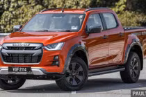 Bán tải ế nhất Việt Nam ra mắt phiên bản mới tại Malaysia, giá từ 496 triệu