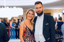 Từ hoa hậu CH Séc đến vợ của đội trưởng tuyển Phần Lan