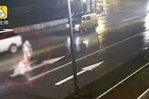 Đứng giữa đường cãi nhau với người yêu, cô gái bị xe tông tử vong tại chỗ