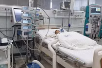 Siêu lọc máu liên tục cứu trẻ nguy kịch do biến chứng tay chân miệng