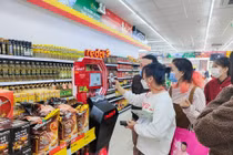 WinMart/WinMart+ nỗ lực giữ giá cả hàng hóa ổn định trong bối cảnh giá xăng dầu tăng cao, đồng thời thực hiện nhiều chương trình khuyến mại nhằm chia sẻ khó khăn với người tiêu dùng trong mùa dịch.