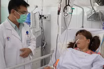 Bệnh viện Chợ Rẫy TPHCM: Điều trị hỗ trợ cứu sống bệnh nhân bị rắn cắn 