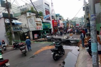 Cột điện ngã đổ