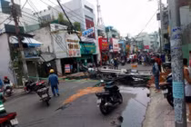 Cột điện ngã đổ