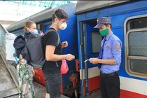 Bỏ kê khai cam kết phòng chống dịch khi đi máy bay, tàu hỏa