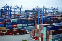 Tìm hướng giải phóng phế liệu tồn đọng tại các cảng biển