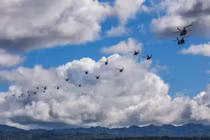 Quân đội Mỹ tiến hành diễn tập tiến công đường không ở Hawaii