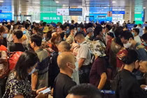 Sân bay Tân Sơn Nhất, ngày cao điểm 631 chuyến bay, gần 100.000 hành khách