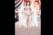 Cô gái có đôi chân dài 1,11 m ở Hoa hậu Việt Nam 2020