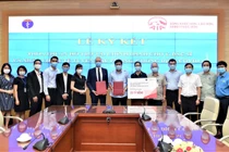 AIA Việt Nam hỗ trợ tài chính cho y, bác sĩ tham gia phòng chống Covid-19 