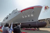 Đài Loan hạ thủy tàu đổ bộ tấn công đa năng mang tên lửa phục vụ trên Biển Đông