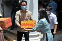 Cả nước tiếp thêm năng lượng cho các y bác sĩ tuyến đầu chống dịch