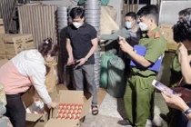 Các sản phẩm dầu nhớt giả của nhóm đối tượng bị cơ quan công an thu giữ.