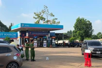 Bà Rịa - Vũng Tàu: Phong tỏa, khám xét cây xăng vì bán xăng giả