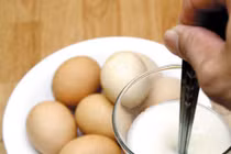 Ăn trứng, uống sữa có phạm tội sát sinh?