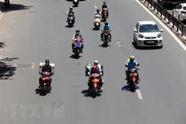 Nắng nóng gay gắt ở Bắc Bộ và Trung Bộ còn kéo dài trong nhiều ngày