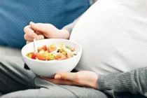 Mẹ ăn chay, con bị dị tật ống thần kinh