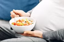 Mẹ ăn chay, con bị dị tật ống thần kinh