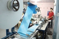 Nhập màng kháng khuẩn từ Trung Quốc, sản xuất khẩu trang trong nước gặp khó