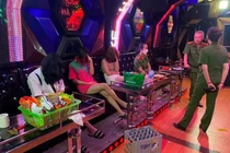 Lực lượng chức năng phát hiện tại phòng VIP6 của quán karaoke Hà Anh 5 sao có một số đối tượng tổ chức sử dụng trái phép chất ma túy. Ảnh: CAHP