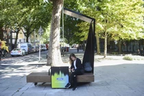 Kết nối wifi, sạc điện thoại từ băng ghế thông minh