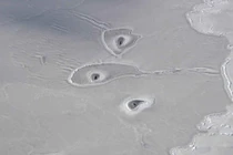 Những lỗ hổng bí ẩn ở băng Nam Cực đến NASA cũng bó tay