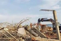 Khoảnh khắc bức tường đổ sập đè chết 10 người ở Đồng Nai