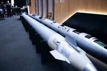 Nga ra mắt đạn pháo phản lực hạng nặng 300 mm có điều khiển độ chính xác cao