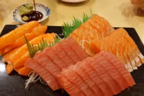 Cá ngừ và cá hồi giàu dinh dưỡng