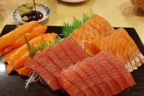 Cá ngừ và cá hồi giàu dinh dưỡng