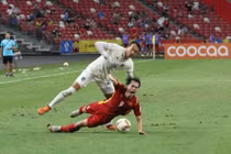 Bùng tranh cãi tình huống thủ môn Thái thoát thẻ đỏ