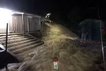 Mưa lớn suốt 24 giờ gây ngập lụt ở huyện cao nhất Nghệ An