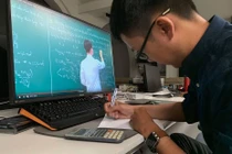 Giáo viên phải có mật khẩu đủ mạnh để ngăn người lạ vào lớp học trực tuyến