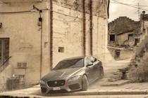 Mẫu xe Jaguar XF đã thực hiện những hành động để truy đuổi James Bond trên đường phố miền Nam nước Ý trong bộ phim Điệp viên 007 thứ 25.