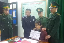 Phụ xe container giấu 1.400 viên ma túy trong áo khoác mang từ Lào về Việt Nam