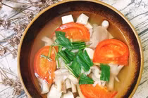 Canh cà chua giúp trẻ hóa làn da