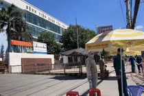 Loạt cơ sở y tế bị phong toả liên quan ổ dịch COVID-19 ở TPHCM