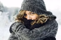 Mặc đồ bó sát mùa đông có thể gây đau xương