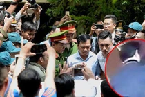 Cựu Viện phó Nguyễn Hữu Linh hầu tòa lần 2 vì dâm ô trẻ em