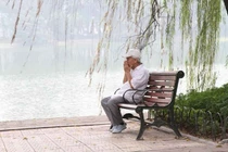 Cứu người già khỏi khó chịu khi trời khô, lạnh