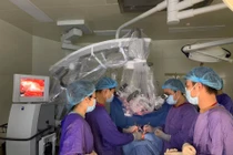 U trong ống sống cần được mổ sớm